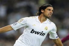 Khedira Tuntut Gaji...