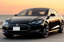 Kompetisi Hacking Tesla...