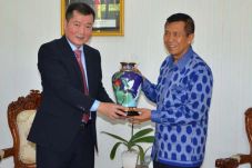 China Buka Kantor Konjen...