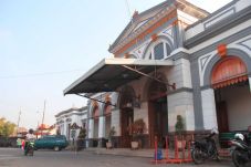 Revitalisasi Stasiun...