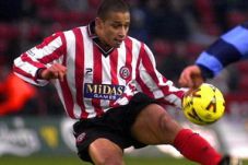 Mantan Pesepakbola Gantung...