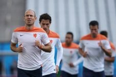 De Oranje Keluhkan Kurang...