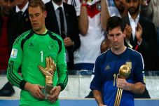 Daftar Penghargaan Piala...