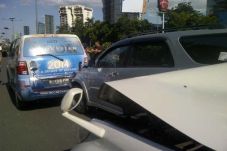 Kecelakaan Beruntun,...
