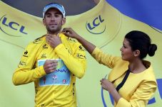Nibali Kuasai Etape...