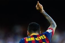 Masa Depan Alves Belum...