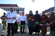 Alex Buka Pasar Murah...