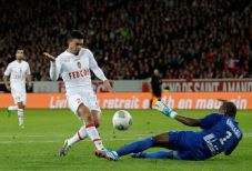 Newcastle Daratkan Penyerang...