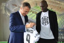 Di Besiktas, Demba Ba...