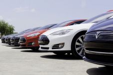 Mobil Baru Tesla Bernama...