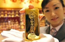 Harga Emas Dunia Turun...