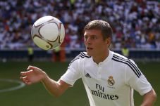 Toni Kross Pasang Target...