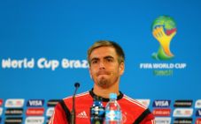 Lahm Pensiun, Bayern...