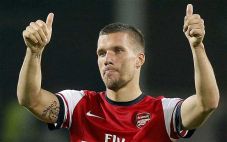 Podolski Tinggalkan...