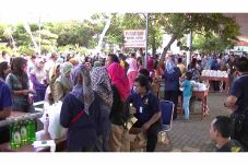 Ribuan Warga Rela Antre...