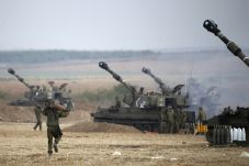 Israel Menggila, AS...