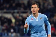 Tahun Depan, Klose Pensiun