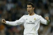 Ronaldo Pilih Absen...