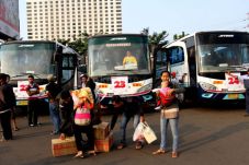 161.015 Warga Antusias...