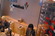 Laba Bersih Bank Permata...