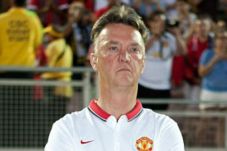 MU Menang Telak, Van...