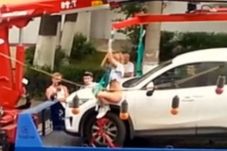 Tolak Mobil Dibawa Polisi,...