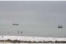 Wisatawan Dilarang Berenang...