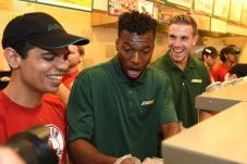 Aksi Sturridge dan Henderson...