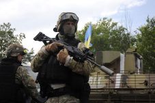 Dua Tentara Ukraina...