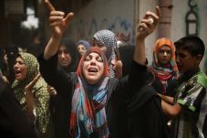 Hamas Bukan Melawan...