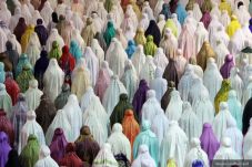 Salat Ied, 250 Ribu...