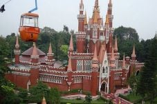 H+1, TMII Perkirakan...