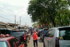 Jalan Menuju Anyer Macet...
