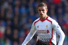 Rodgers Tantang Henderson...