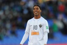 Ronaldinho Ogah Gantung...