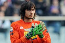 Kiper Genoa Tolak Tawaran...