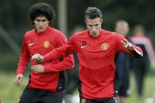 Van Persie Absen Di...