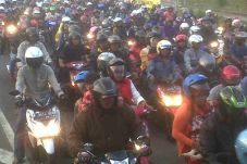Puncak Arus Balik, Motor...