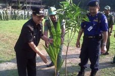 Hari Pertama Kerja,...