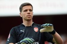 Szczesny Tantang Ospina...