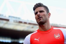 Giroud Lambat Panas,...