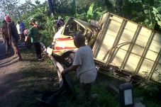 Hindari Motor, Truk...