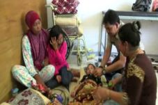 Pelayaran Ditunda, Penumpang...