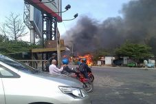 Sejumlah Bedeng di Dekat...