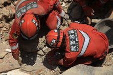 Korban Gempa Yunan Terus...