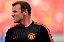 Schmeichel Dukung Rooney...