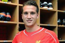 Liverpool Dapatkan Bek...