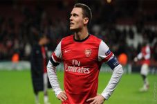 Barcelona Tawar Vermaelen...