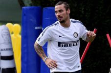 Osvaldo Ingin Bertahan...