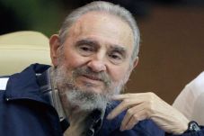 Fidel Castro Umumkan...